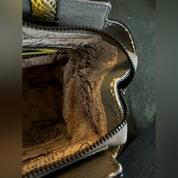 *AS IS* Guess | Grey Purse With Snake Skin Print Accents - Picture 11 of 17